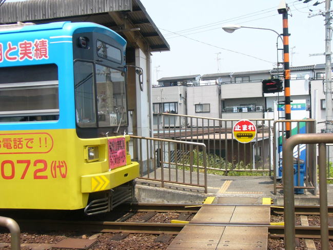 神ノ木駅の構内踏み切り